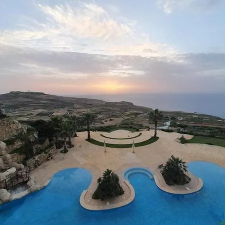 Apartamento Sunset With Communal Pool + Views
